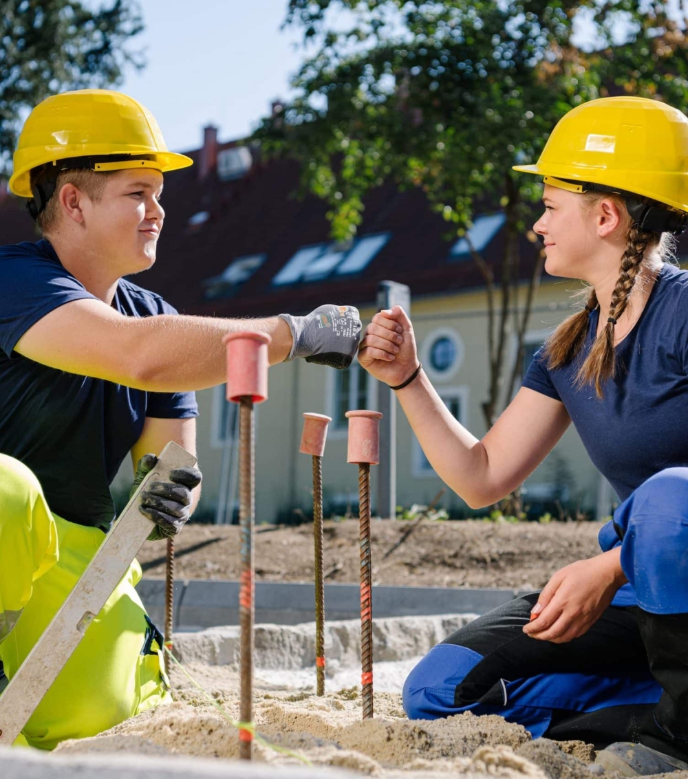 HABAU Lehrlinge arbeiten gemeinsam auf der Baustelle